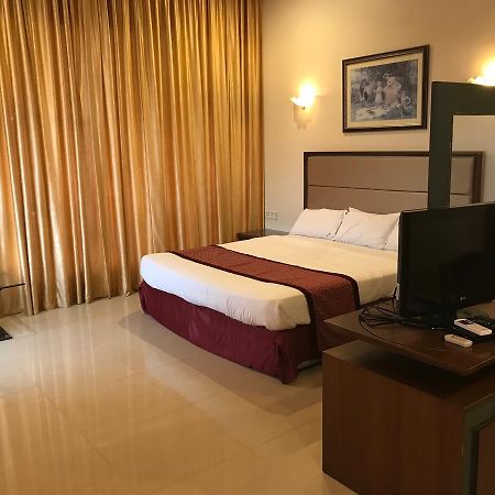 뭄바이 Kohinoor Atc B&B 외부 사진